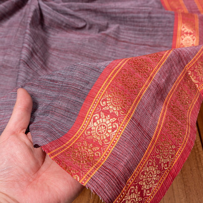 南インドのハーフボーダー・シンプル・コットン布〔幅約110cm〕 - 小豆色系 5 - 生地の拡大写真です。とても良い風合いです。
