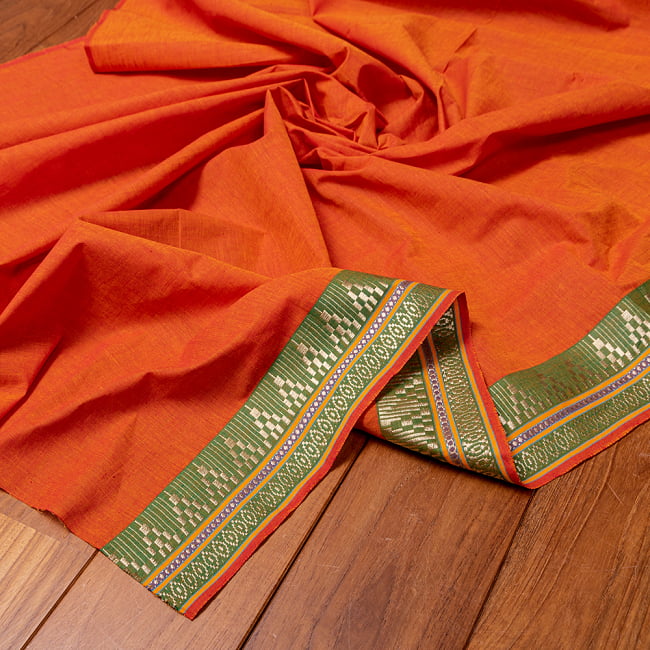 南インドのハーフボーダー・シンプル・コットン布〔幅約110cm〕 - オレンジ系の写真1枚目です。インドらしい味わいのある布地です。切り売り,量り売り布,アジア布 量り売り,手芸,裁縫,生地,アジアン,ファブリック,ブロケード