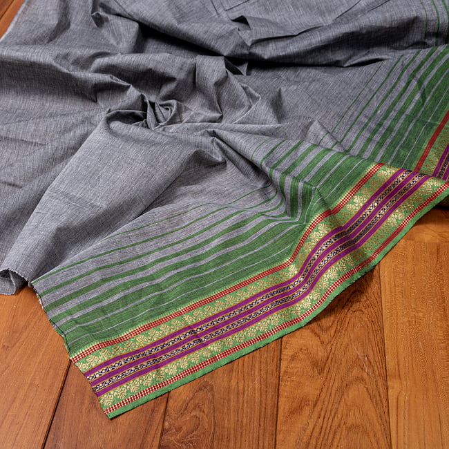 南インドのハーフボーダー・シンプル・コットン布〔幅約110cm〕 - グレー系の写真1枚目です。インドらしい味わいのある布地です。切り売り,量り売り布,アジア布 量り売り,手芸,裁縫,生地,アジアン,ファブリック,ブロケード