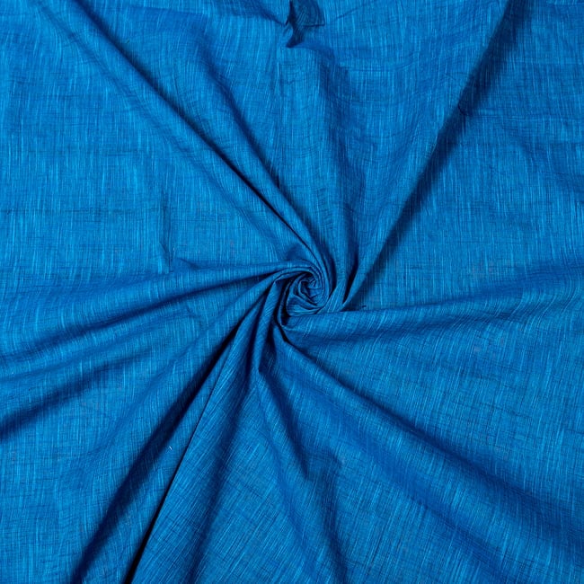 〔1m切り売り〕インドのシンプル無地コットン布〔幅約108cm〕 - ブルー系の写真1枚目です。インドらしい味わいのある布地です。格子模様,切り売り,量り売り布,アジア布 量り売り,手芸,裁縫,生地,アジアン,ファブリック