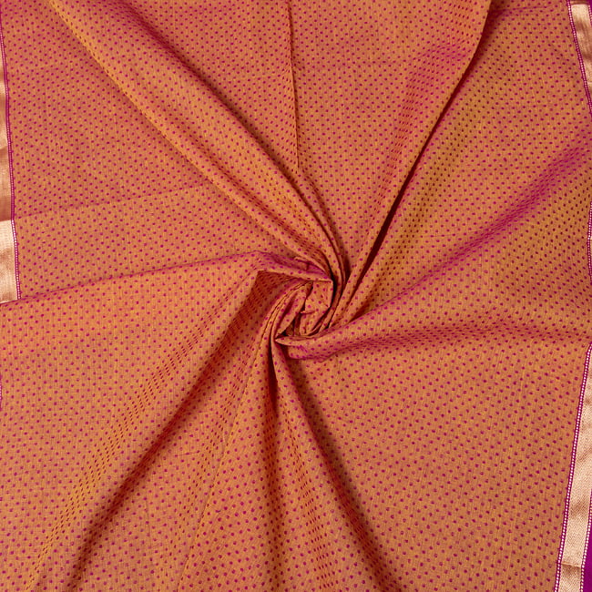 南インドのハーフボーダー・シンプル・コットン布〔幅約106.5cm〕 - 赤紫×イエロー系の写真1枚目です。インドらしい味わいのある布地です。切り売り,量り売り布,アジア布 量り売り,手芸,裁縫,生地,アジアン,ファブリック,ブロケード
