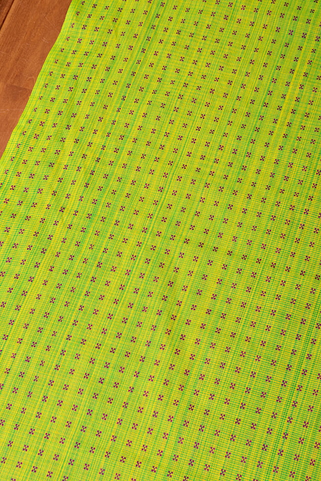 〔1m切り売り〕インドのシンプルドット模様のコットン布〔幅約112cm〕 - グリーン系 2 - とても素敵な雰囲気です