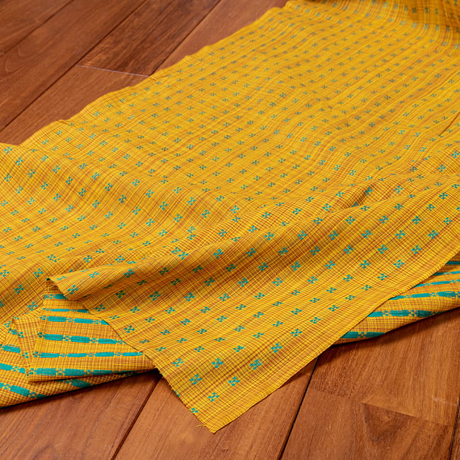 〔1m切り売り〕インドのシンプルドット模様のコットン布〔幅約109cm〕 - イエロー系 4 - インドならではの布ですね。