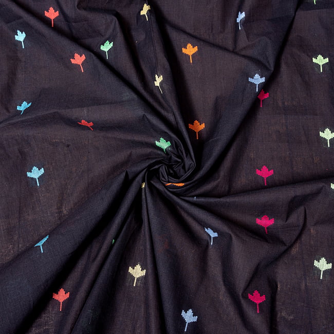 〔1m切り売り〕インドのカラフルリーフ模様のシンプルコットン布〔幅約113cm〕 - ブラック系の写真1枚目です。インドらしい味わいのある布地です。更紗模様,切り売り,量り売り布,アジア布 量り売り,手芸,裁縫,生地,アジアン,ファブリック,かわいい布,かわいい