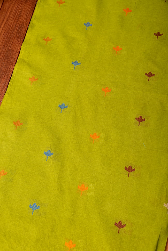 〔1m切り売り〕インドのカラフルリーフ模様のシンプルコットン布〔幅約112.5cm〕 - グリーン系 2 - とても素敵な雰囲気です
