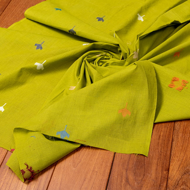 〔1m切り売り〕インドのカラフルリーフ模様のシンプルコットン布〔幅約112.5cm〕 - グリーン系 4 - インドならではの布ですね。