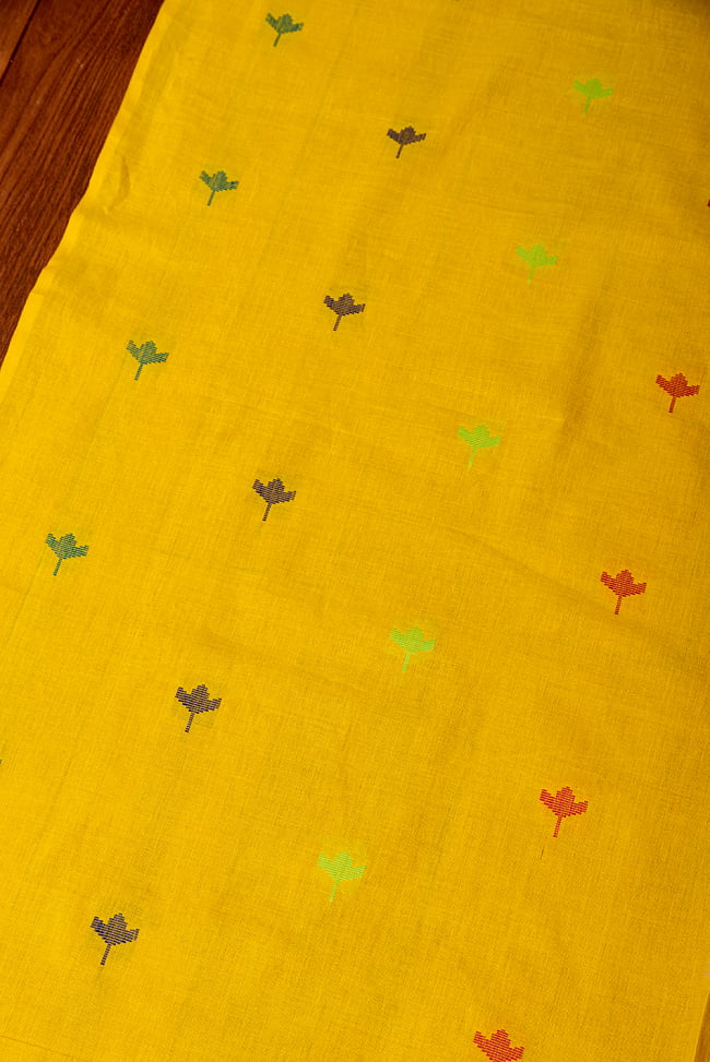 〔1m切り売り〕インドのカラフルリーフ模様のシンプルコットン布〔幅約113cm〕 - イエロー系 2 - とても素敵な雰囲気です