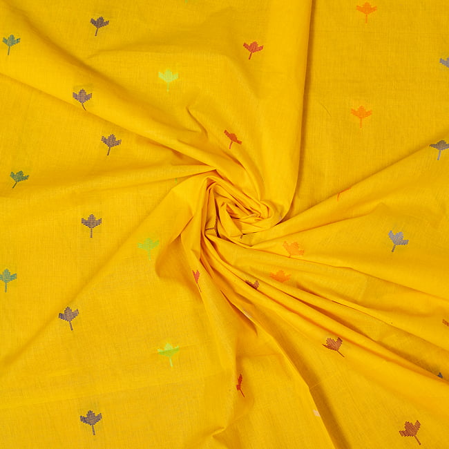 〔1m切り売り〕インドのカラフルリーフ模様のシンプルコットン布〔幅約113cm〕 - イエロー系の写真1枚目です。インドらしい味わいのある布地です。更紗模様,切り売り　テーブルクロス　おしゃれ,量り売り布,アジア布 量り売り,手芸,裁縫,生地,アジアン,ファブリック