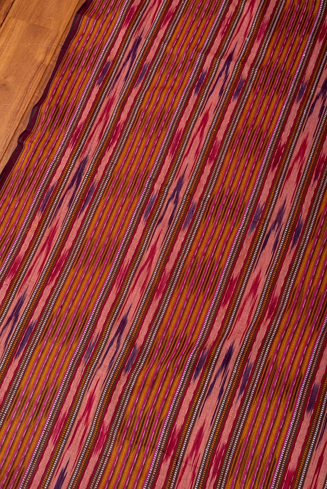 〔1m切り売り〕インドの伝統絣織り布　イカット織り生地　〔幅約112cm〕 - ブラウン系 2 - とても素敵な雰囲気です