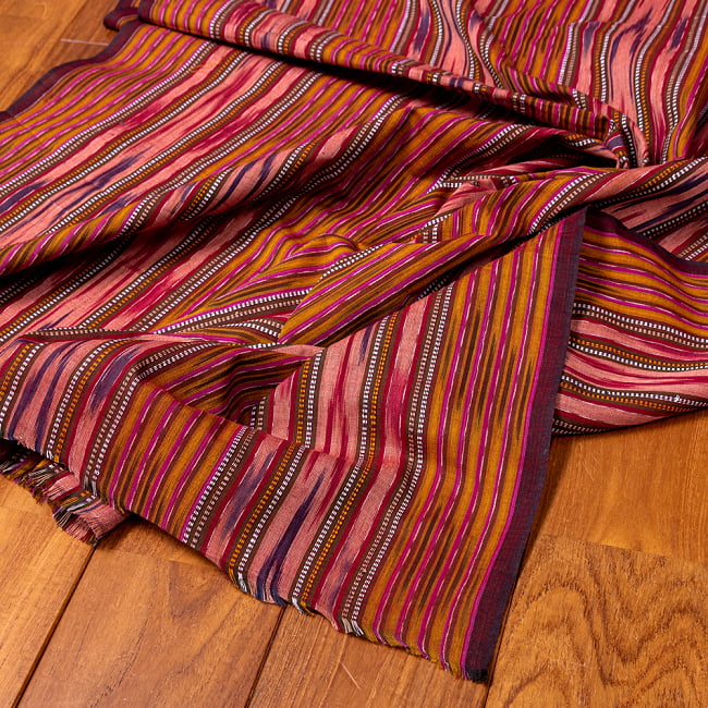 〔1m切り売り〕インドの伝統絣織り布　イカット織り生地　〔幅約112cm〕 - ブラウン系 4 - インドならではの布ですね。