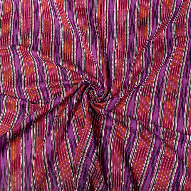 〔1m切り売り〕インドの伝統絣織り布　イカット織り生地　〔幅約111cm〕 - パープル×赤茶系の写真1枚目です。インドらしい味わいのある布地です。イカット,かすり織り,絣,切り売り,量り売り布,アジア布 量り売り,手芸,裁縫,生地,アジアン,ファブリック