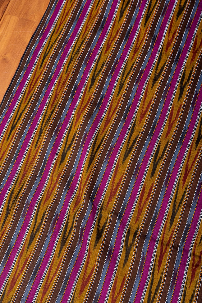 〔1m切り売り〕インドの伝統絣織り布　イカット織り生地　〔幅約110cm〕 - ブラウン×紫系 2 - とても素敵な雰囲気です