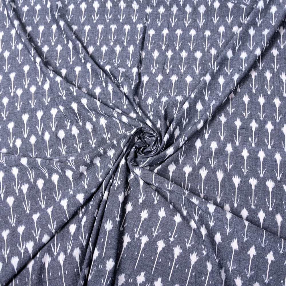 〔1m単位切り売り〕インドの伝統絣織り布　イカット織り生地　〔幅約113cm〕 - グレー系1枚目の説明写真です