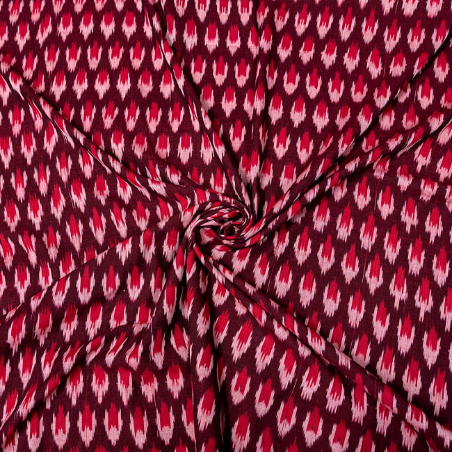 〔1m切り売り〕インドの伝統絣織り布　イカット織り生地　〔幅約114cm〕 - 赤茶×赤系の写真1枚目です。インドらしい味わいのある布地です。イカット,かすり織り,絣,切り売り　テーブルクロス　おしゃれ,量り売り布,アジア布 量り売り,手芸,裁縫,生地,アジアン,ファブリック