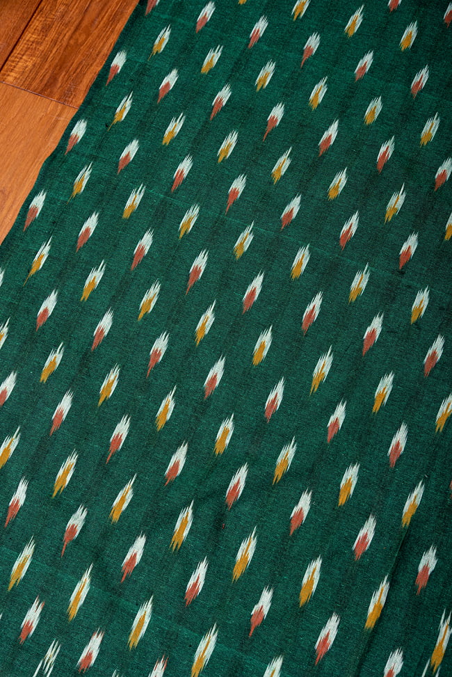 〔1m切り売り〕インドの伝統絣織り布　イカット織り生地　〔幅約112cm〕 - グリーン系 2 - とても素敵な雰囲気です