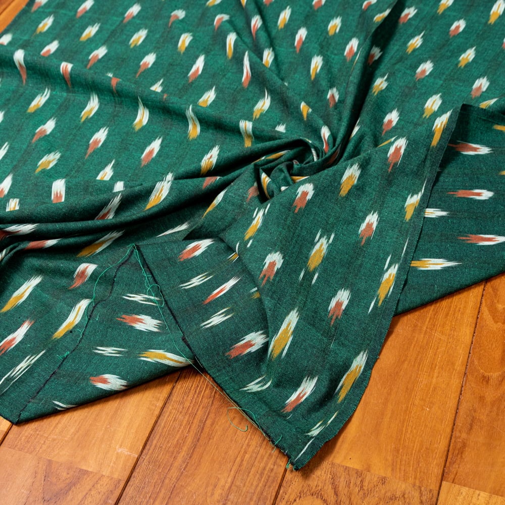 〔1m単位切り売り〕インドの伝統絣織り布　イカット織り生地　〔幅約112cm〕 - グリーン系2枚目の説明写真です