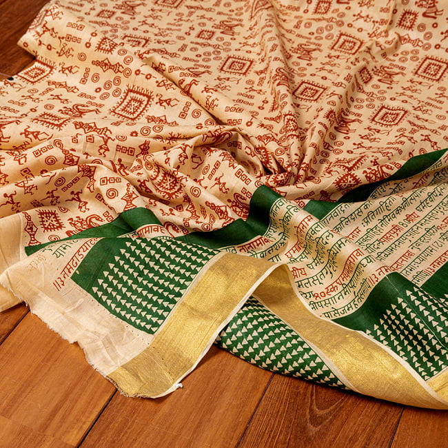 〔1m切り売り〕先住民族ワルリーのデザイン布〔幅約105cm〕 - ベージュ系 5 - 生地の拡大写真です。とても良い風合いです。