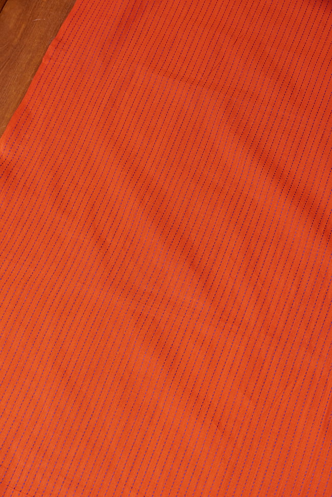 〔1m切り売り〕南インドのシンプルコットン　ストライプ模様布〔幅約118cm〕 - ブラッドオレンジ系 3 - 1mの長さごとにご購入いただけます。