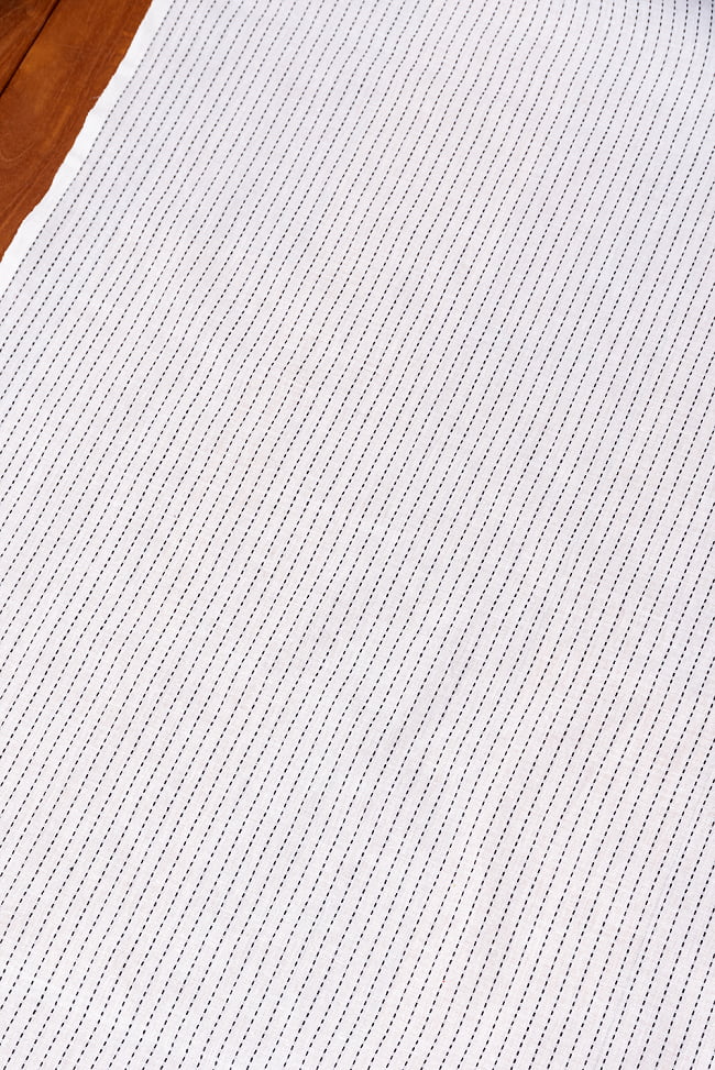 〔1m切り売り〕南インドのシンプルコットン　ストライプ模様布〔幅約119cm〕 - ホワイト系 3 - 1mの長さごとにご購入いただけます。