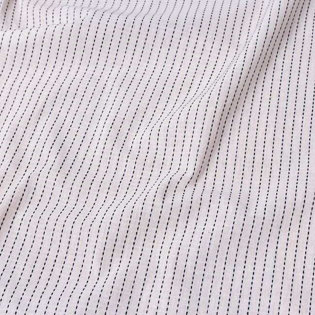 〔1m切り売り〕南インドのシンプルコットン　ストライプ模様布〔幅約119cm〕 - ホワイト系 4 - インドならではの布ですね。