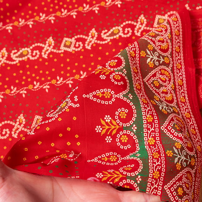 〔1m単位切り売り〕グジャラートの絞り染めモチーフ布〔幅約105.5cm〕 - レッド系 6 - このような質感の生地になります