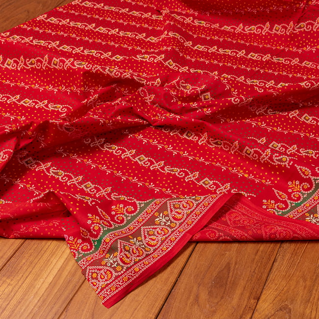 〔1m単位切り売り〕グジャラートの絞り染めモチーフ布〔幅約105.5cm〕 - レッド系の写真切り売り,量り売り布,アジア布 量り売り,手芸,裁縫,生地,アジアン,ファブリック