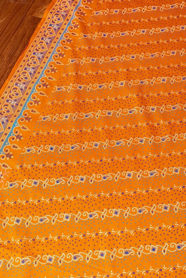 〔1m切り売り〕グジャラートの絞り染めモチーフ布〔幅約105cm〕 - オレンジ系 3 - 1mの長さごとにご購入いただけます。