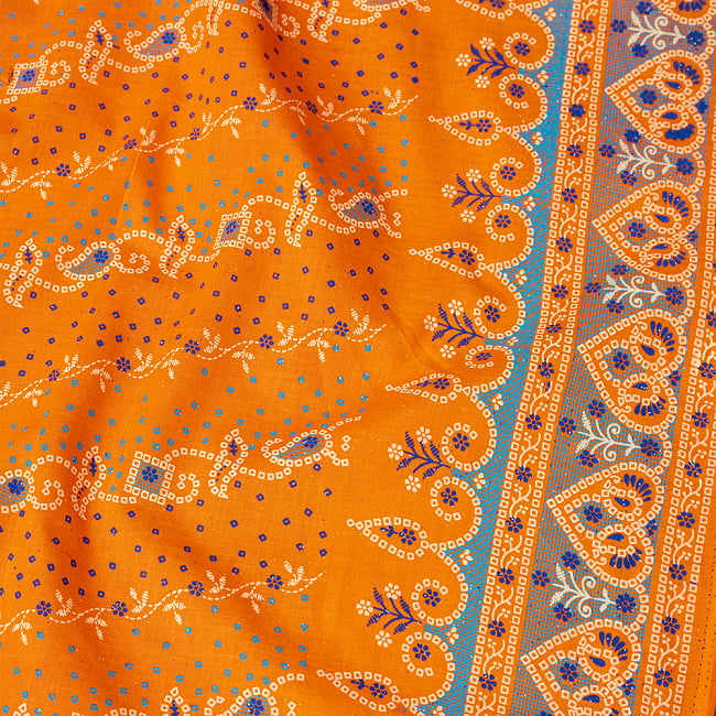 〔1m切り売り〕グジャラートの絞り染めモチーフ布〔幅約105cm〕 - オレンジ系 4 - インドならではの布ですね。
