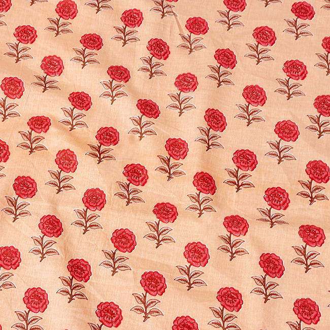 〔1m切り売り〕南インドの小花柄布〔幅約108.5cm〕 - ベージュ系 4 - インドならではの布ですね。