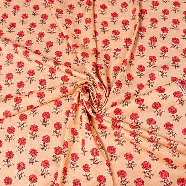 〔1m切り売り〕南インドの小花柄布〔幅約108.5cm〕 - ベージュ系 5 - 生地の拡大写真です。とても良い風合いです。