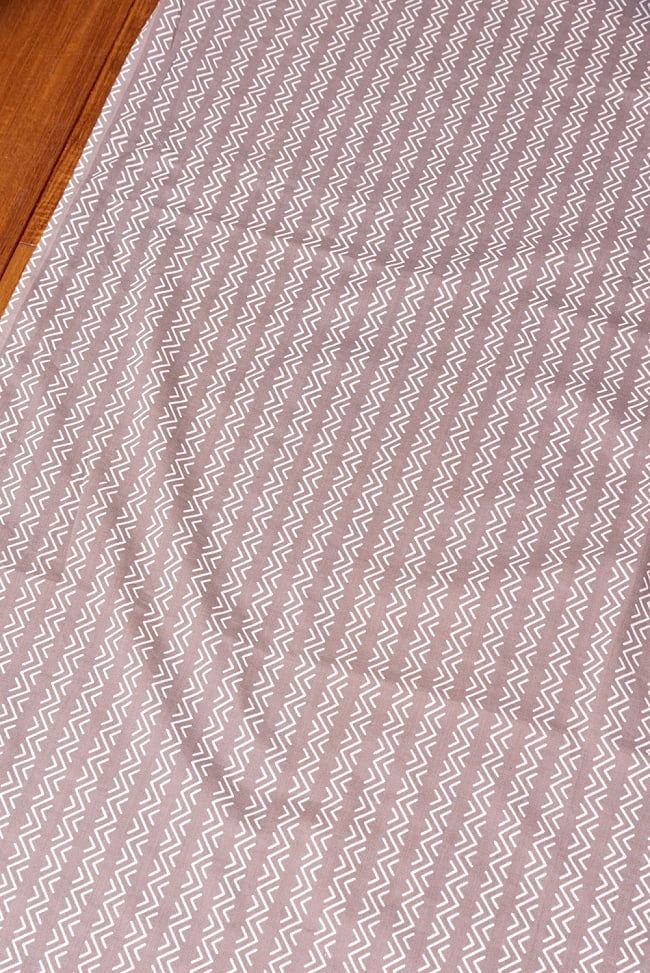 〔1m切り売り〕南インドのジグザグ模様　シェブロン・ストライプ布〔幅約110cm〕 - グレー系 3 - 1mの長さごとにご購入いただけます。