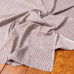 〔1m単位切り売り〕南インドのジグザグ模様　シェブロン・ストライプ布〔幅約106cm〕 - グレー×ホワイト系 - サブ5