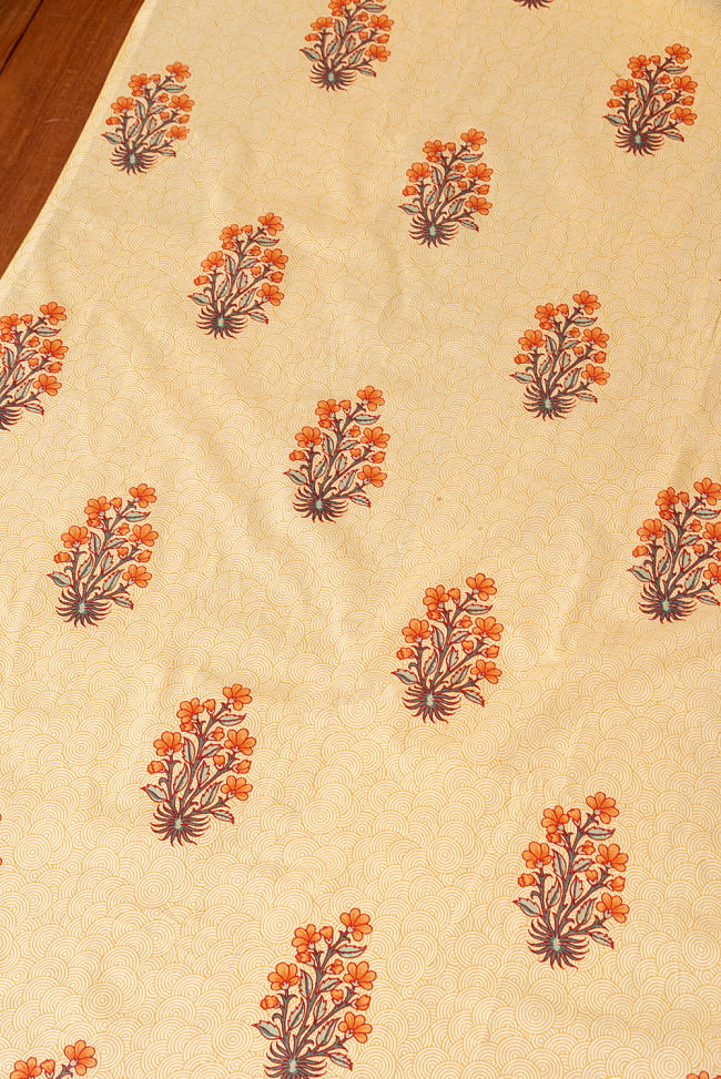 〔1m切り売り〕伝統息づく南インドから　昔ながらの更紗模様布〔幅約111cm〕 - イエロー系 3 - 1mの長さごとにご購入いただけます。