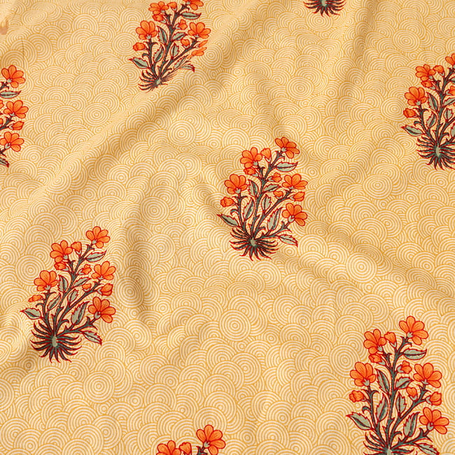〔1m切り売り〕伝統息づく南インドから　昔ながらの更紗模様布〔幅約111cm〕 - イエロー系 4 - インドならではの布ですね。