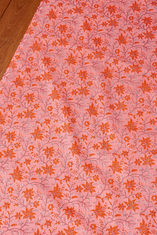〔1m切り売り〕伝統息づく南インドから　昔ながらの更紗模様布〔幅約111cm〕 - ピンク系 3 - 1mの長さごとにご購入いただけます。