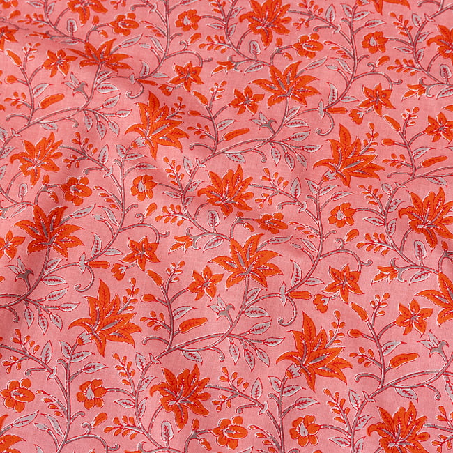 〔1m切り売り〕伝統息づく南インドから　昔ながらの更紗模様布〔幅約111cm〕 - ピンク系 4 - インドならではの布ですね。