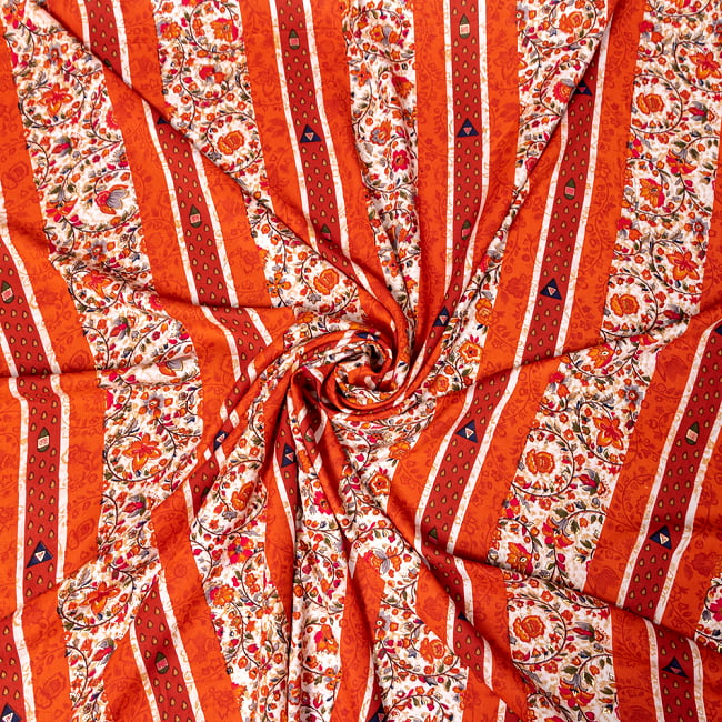 〔1m切り売り〕南インドの肌触り柔らかな更紗ストライプ布〔幅約111cm〕 - オレンジ×レッド系 5 - 生地の拡大写真です。とても良い風合いです。