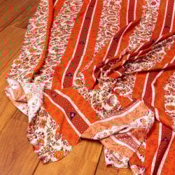 〔1m単位切り売り〕南インドの肌触り柔らかな更紗ストライプ布〔幅約111cm〕 - オレンジ×レッド系の商品写真