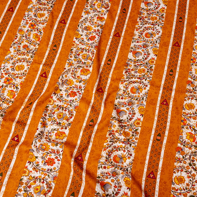 〔1m切り売り〕南インドの肌触り柔らかな更紗ストライプ布〔幅約112cm〕 - オレンジ系 4 - インドならではの布ですね。
