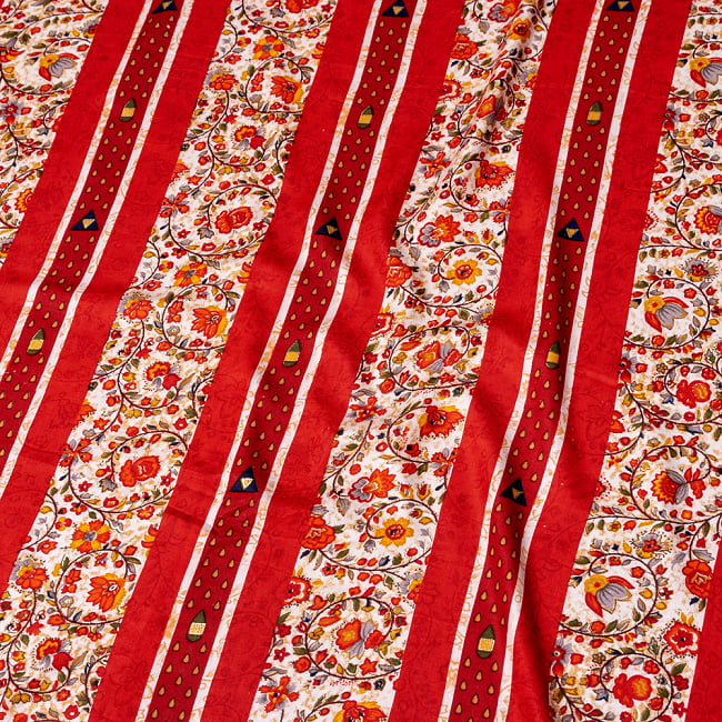 〔1m切り売り〕南インドの肌触り柔らかな更紗ストライプ布〔幅約112cm〕 - レッド系 4 - インドならではの布ですね。