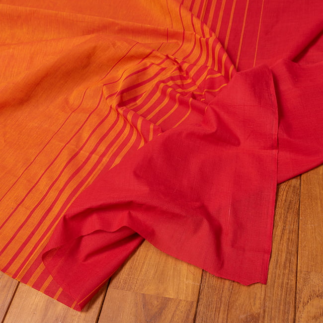 〔1m切り売り〕南インドのバイカラーセンターストライプ布〔幅約110cm〕 - オレンジ×えんじ系の写真1枚目です。インドらしい味わいのある布地です。切り売り,量り売り布,アジア布 量り売り,手芸,裁縫,生地,アジアン,ファブリック