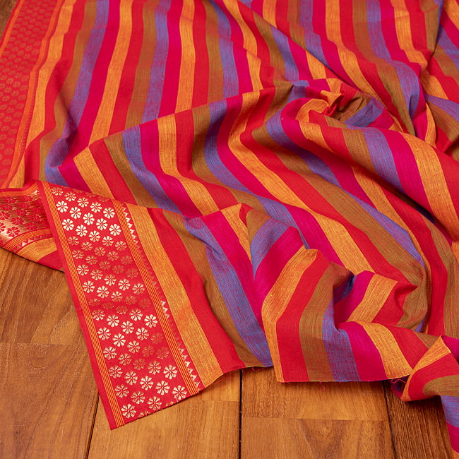 〔1m切り売り〕南インドのハーフボーダー　ストライプコットンクロス〔幅約109cm〕 - レッド系の写真1枚目です。インドらしい味わいのある布地です。切り売り,量り売り布,アジア布 量り売り,手芸,裁縫,生地,アジアン,ファブリック