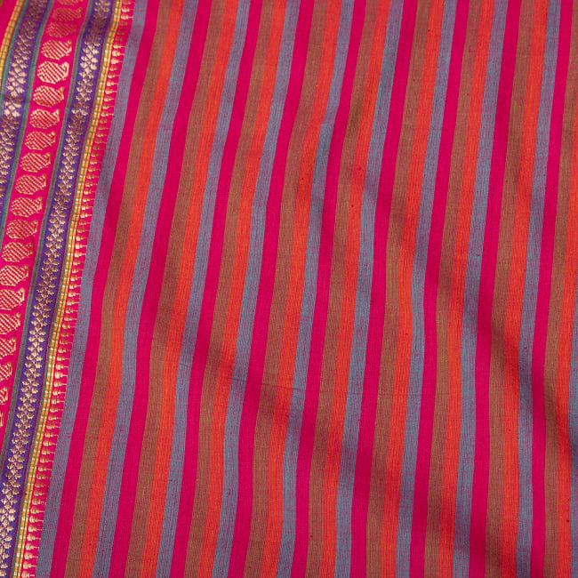 〔1m切り売り〕南インドのハーフボーダー　ストライプコットンクロス〔幅約108cm〕 - ピンク系 4 - インドならではの布ですね。