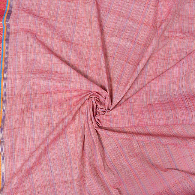 〔1m切り売り〕南インドのハーフボーダーコットンクロス〔幅約108cm〕 - ピンク系 5 - 生地の拡大写真です。とても良い風合いです。