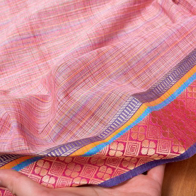 〔1m単位切り売り〕南インドのハーフボーダーコットンクロス〔幅約108cm〕 - ピンク系 6 - このような質感の生地になります