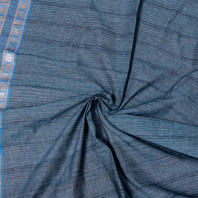 〔1m切り売り〕南インドのハーフボーダーコットンクロス〔幅約109cm〕 - ブルーグレー系 5 - 生地の拡大写真です。とても良い風合いです。