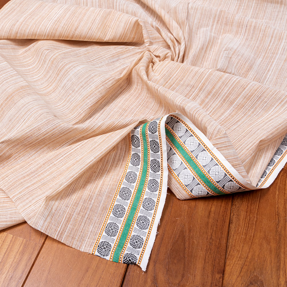 〔1m単位切り売り〕南インドのハーフボーダーコットンクロス〔幅約110cm〕 - ベージュ系1枚目の説明写真です