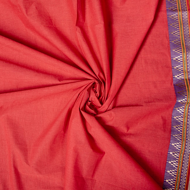〔1m切り売り〕南インドのハーフボーダーコットンクロス〔約106cm〕 - ブラッドオレンジ 5 - 生地の拡大写真です。とても良い風合いです。
