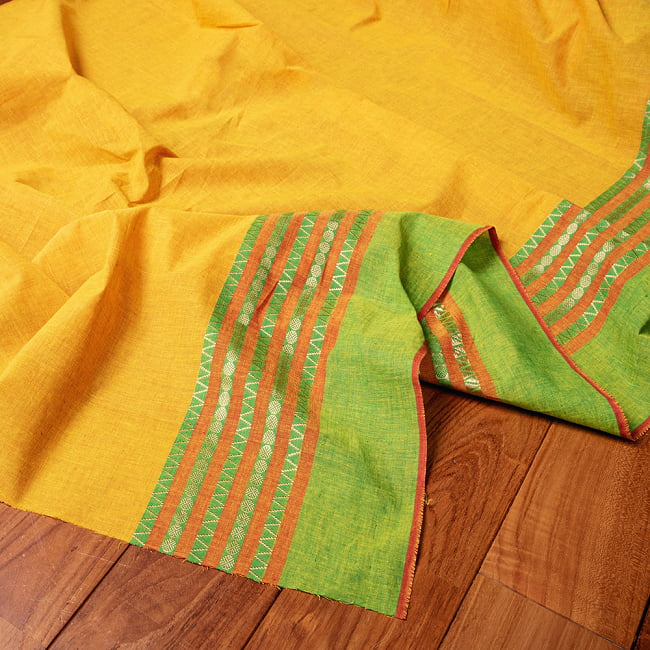 〔1m切り売り〕南インドのハーフボーダーコットンクロス〔約106cm〕 - イエローの写真1枚目です。インドらしい味わいのある布地です。切り売り,量り売り布,アジア布 量り売り,手芸,裁縫,生地,アジアン,ファブリック,ブロケード