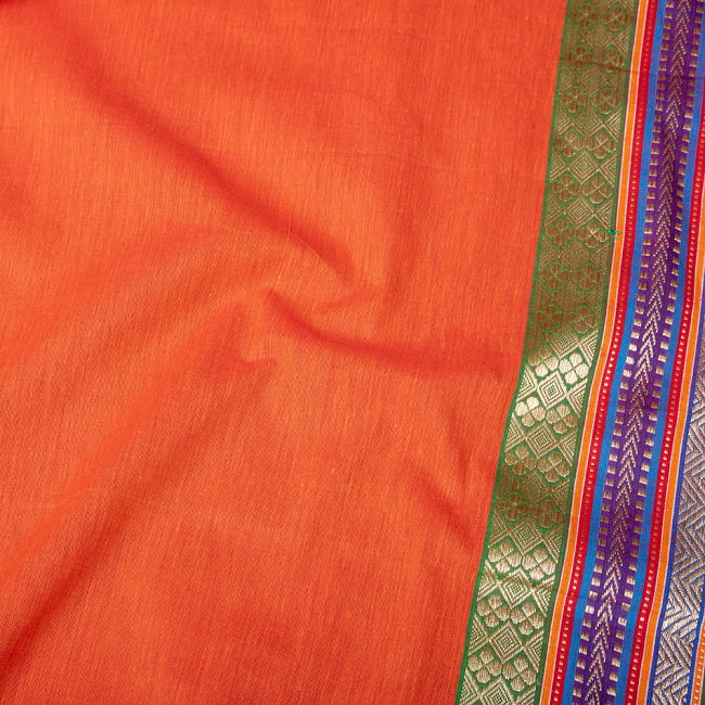 〔1m切り売り〕南インドのハーフボーダーコットンクロス〔約106cm〕 - オレンジ 4 - インドならではの布ですね。